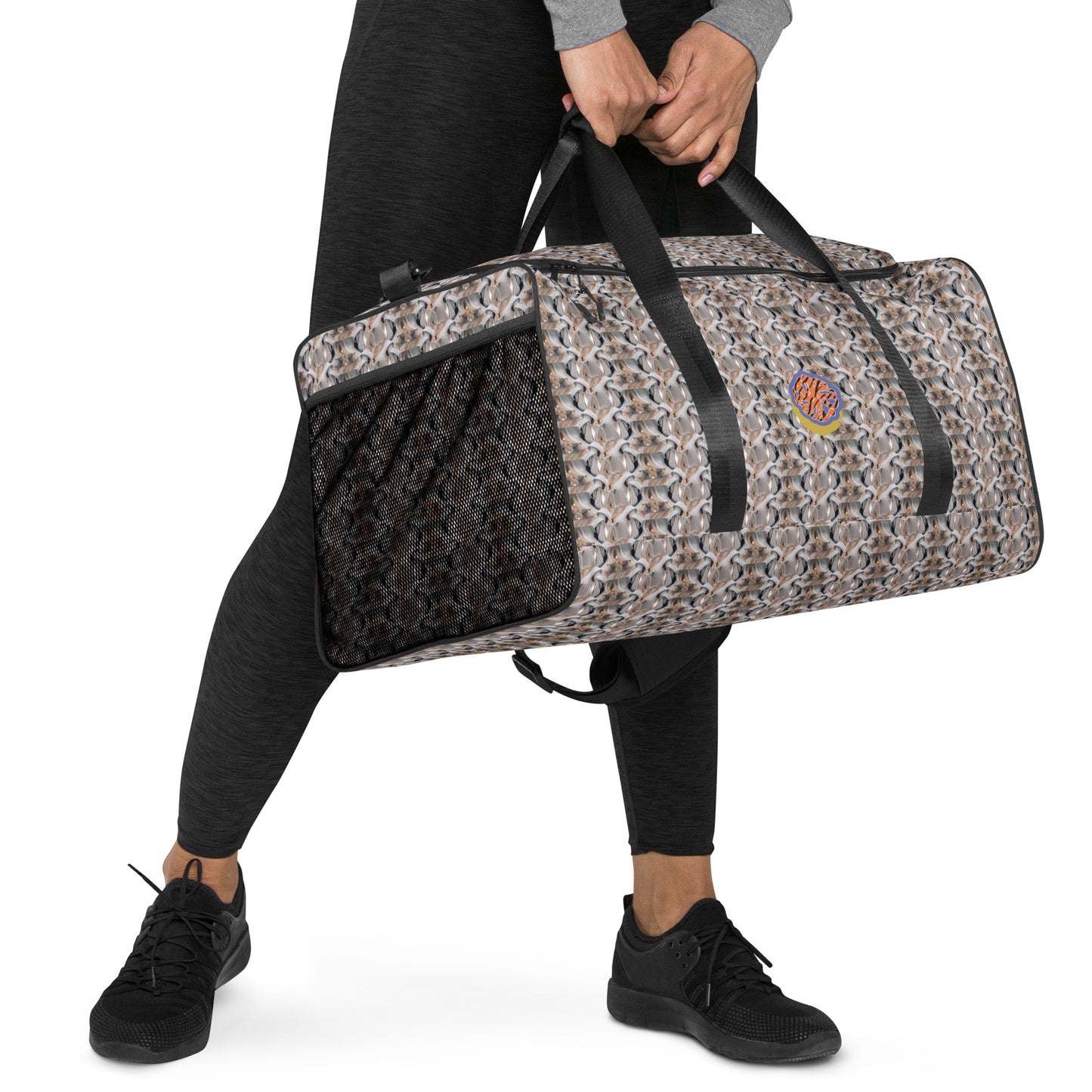 BEATS.CALI duffle bag is built to last. Its robust construction, featuring 100% polyester with black interlining, ensures it can handle the demands of your busiest days. With a generous interior space measuring 22" x 11.5" x 11.5", staying organized has never been easier. Utilize the multiple pockets, including a secure zipper pocket, to keep your essentials within reach. our duffle bag ensures stability with T-piping, providing peace of mind as you navigate daily.