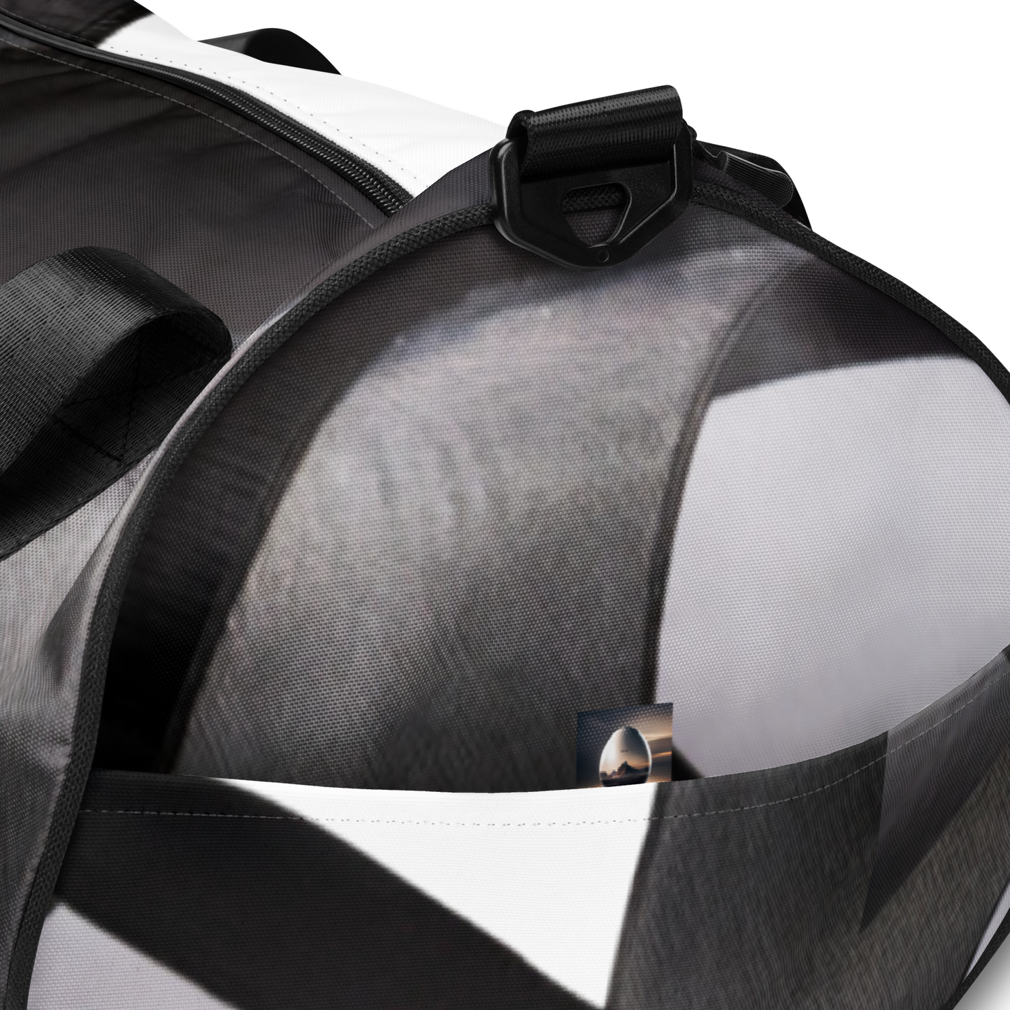 Crafted from durable 100% polyester and featuring sturdy, water-resistant fabric, this gym bag from beats.cali. combines fun with functionality. Perfect for stashing your workout essentials, it comes equipped with plenty of pockets to keep you organized. The fabric weight of 9.91 oz/yd² (336 g/m²) ensures durability.