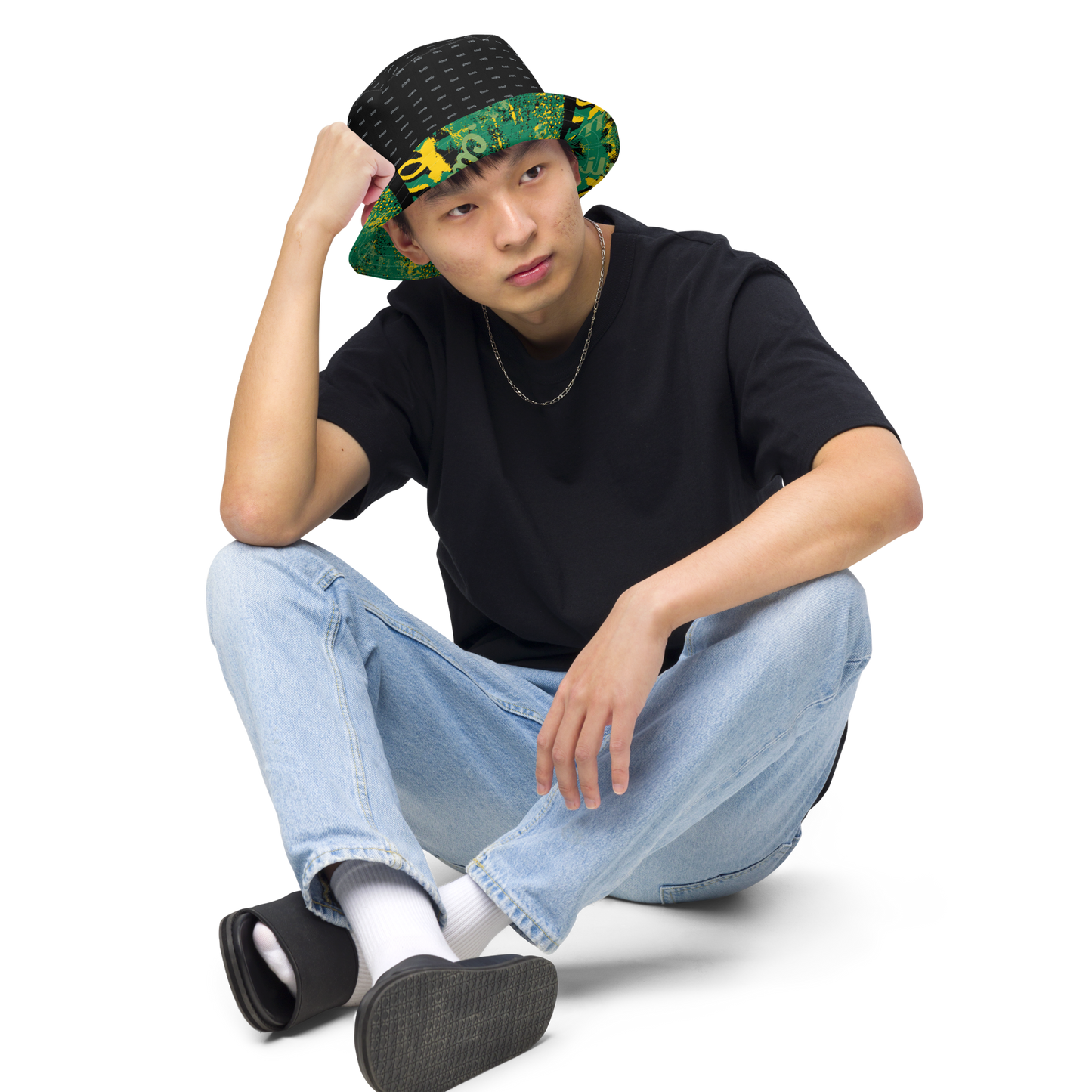 Reversible bucket hat