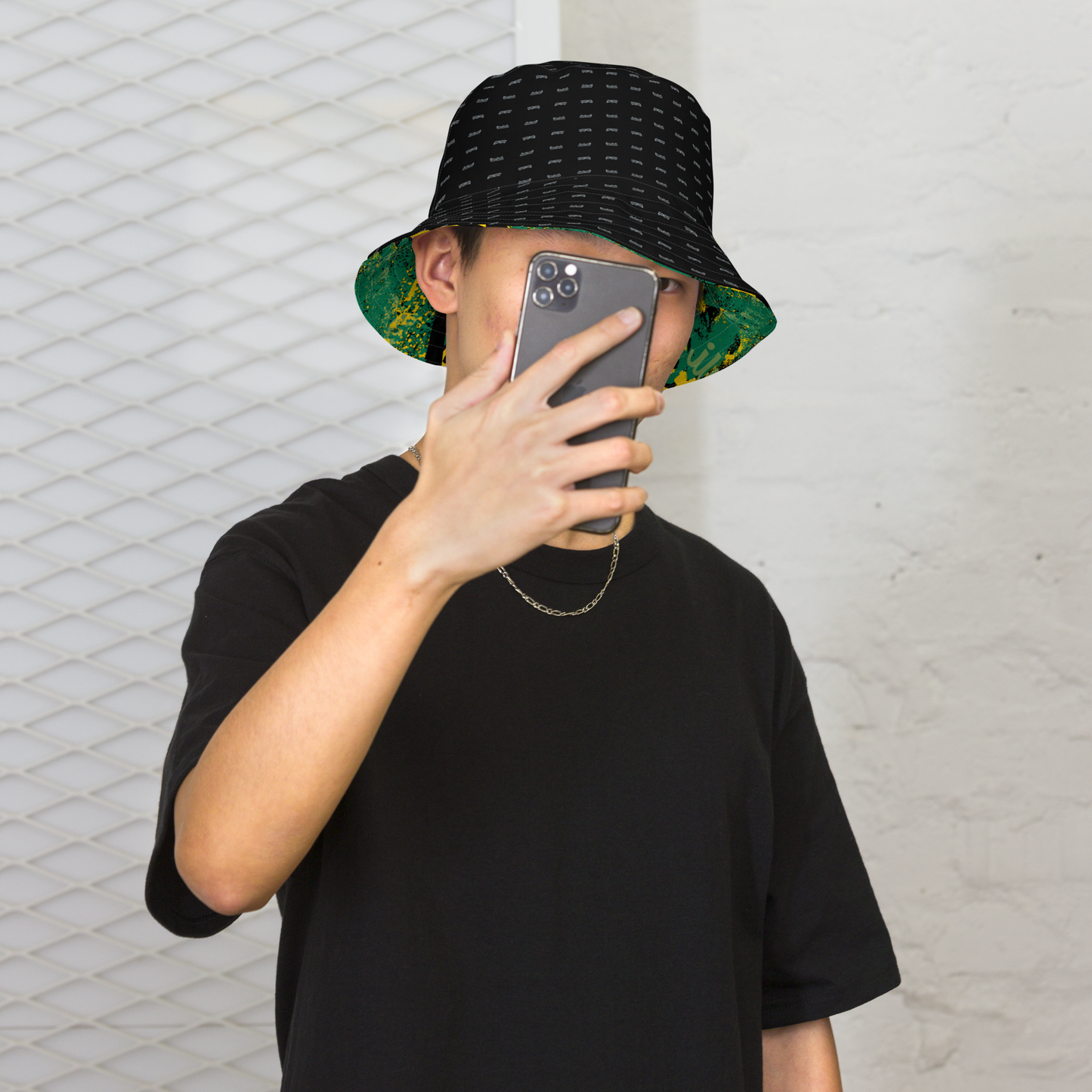 Reversible bucket hat