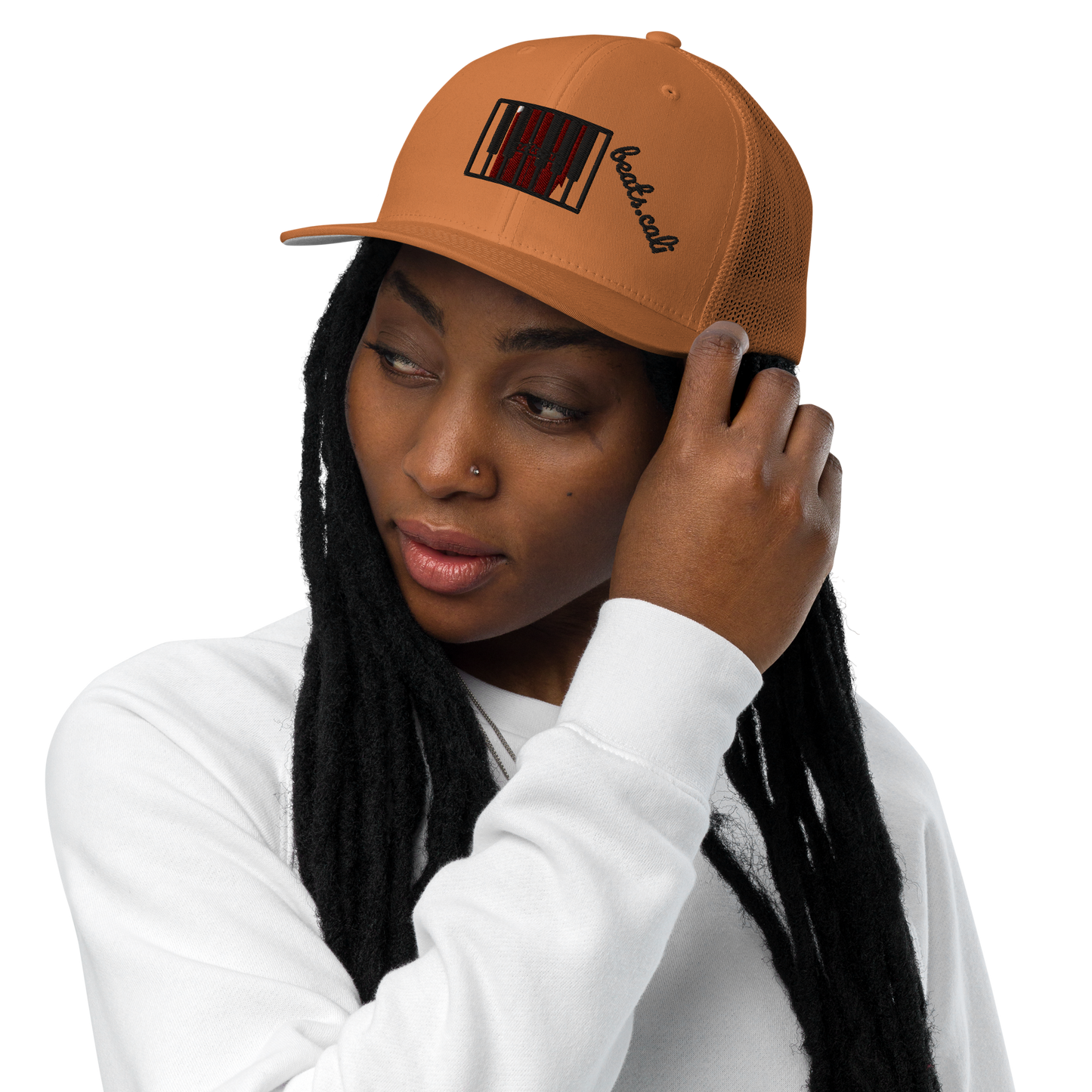 Closed-back trucker cap