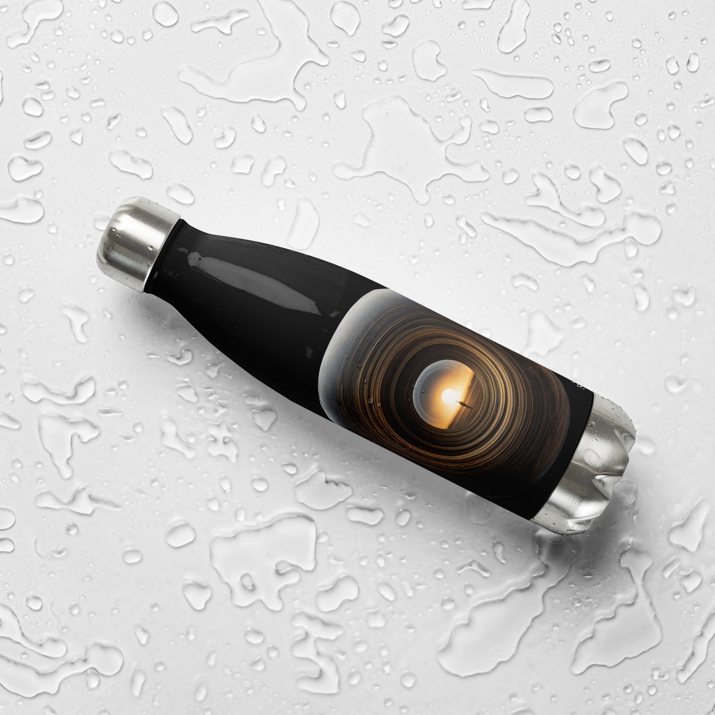 This beats.cali 17-ounce, double-walled stainless steel water bottle is ideal for your daily activities. It will maintain the temperature of your beverage, hot or cold, for hours. Additionally, it has an odour- and leak-proof cap. Place it in your car's cup holder on your way to work, bring it along on hikes, or pack it in your bag for whenever you're thirsty.