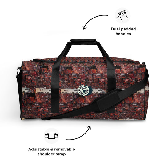 'beats.cali' Duffle Bag as the art-inspired spacious duffle bag has you covered in style and functionality for every occasion. The bag’s shoulder strap is adjustable and removable. Its dual padded handles with Velcro fastening ensures easy carrying. Contents do stay organized and safe with its multiple inside pockets.