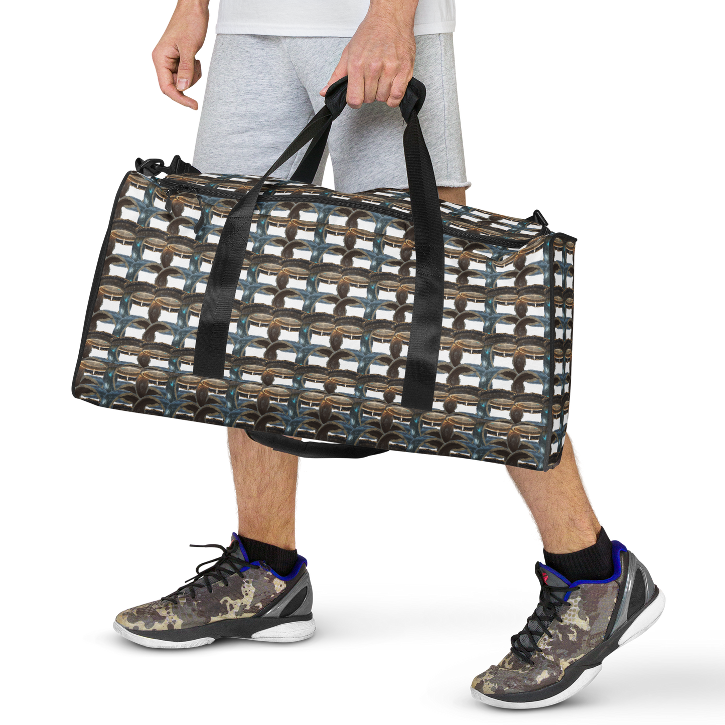 BEATS.CALI duffle bag is built to last. Its robust construction, featuring 100% polyester with black interlining, ensures it can handle the demands of your busiest days. With a generous interior space measuring 22" x 11.5" x 11.5", staying organized has never been easier. Utilize the multiple pockets, including a secure zipper pocket, to keep your essentials within reach.&nbsp; our duffle bag ensures stability with T-piping, providing peace of mind as you navigate daily.