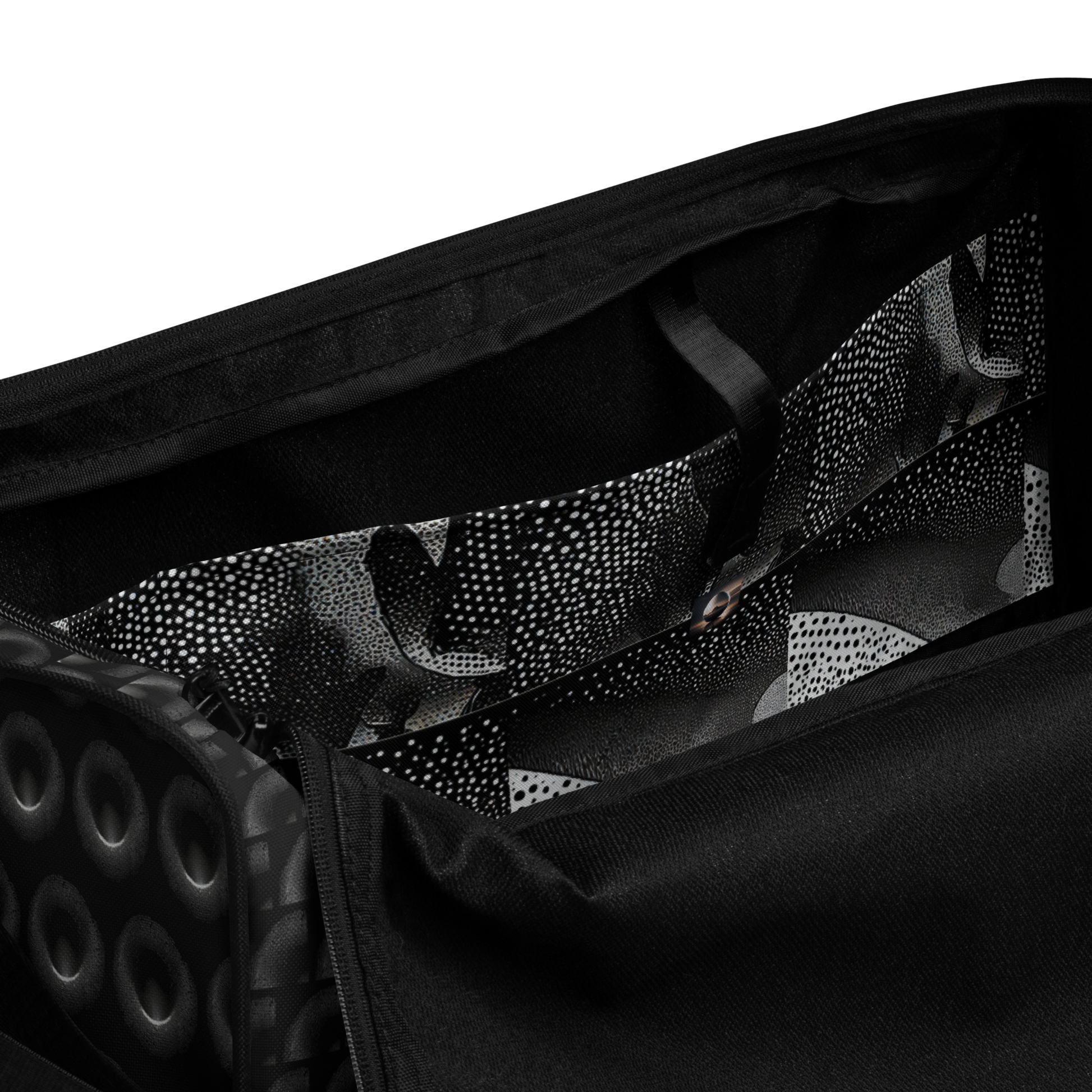 BEATS.CALI duffle bag is built to last. Its robust construction, featuring 100% polyester with black interlining, ensures it can handle the demands of your busiest days. With a generous interior space measuring 22" x 11.5" x 11.5", staying organized has never been easier. Utilize the multiple pockets, including a secure zipper pocket, to keep your essentials within reach.&nbsp; our duffle bag ensures stability with T-piping, providing peace of mind as you navigate daily.
