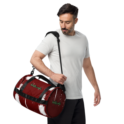 Crafted from durable 100% polyester and featuring sturdy, water-resistant fabric, this gym bag from beats.cali. combines fun with functionality. Perfect for stashing your workout essentials, it comes equipped with plenty of pockets to keep you organized. The fabric weight of 9.91 oz/yd² (336 g/m²) ensures durability.