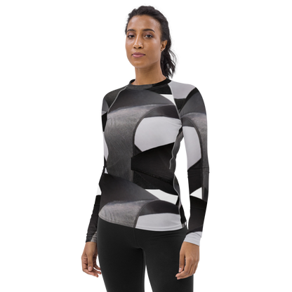 Constructed from 82% polyester ,18% spandex, this rash guard features a soft, four-way stretch fabric that contours perfectly to your body. Engage confidently; with your skin safeguarded against damaging UV rays, its UPF 50+ protection ensures that ultimate protection. beats.cali’s rash guards are built for endurance