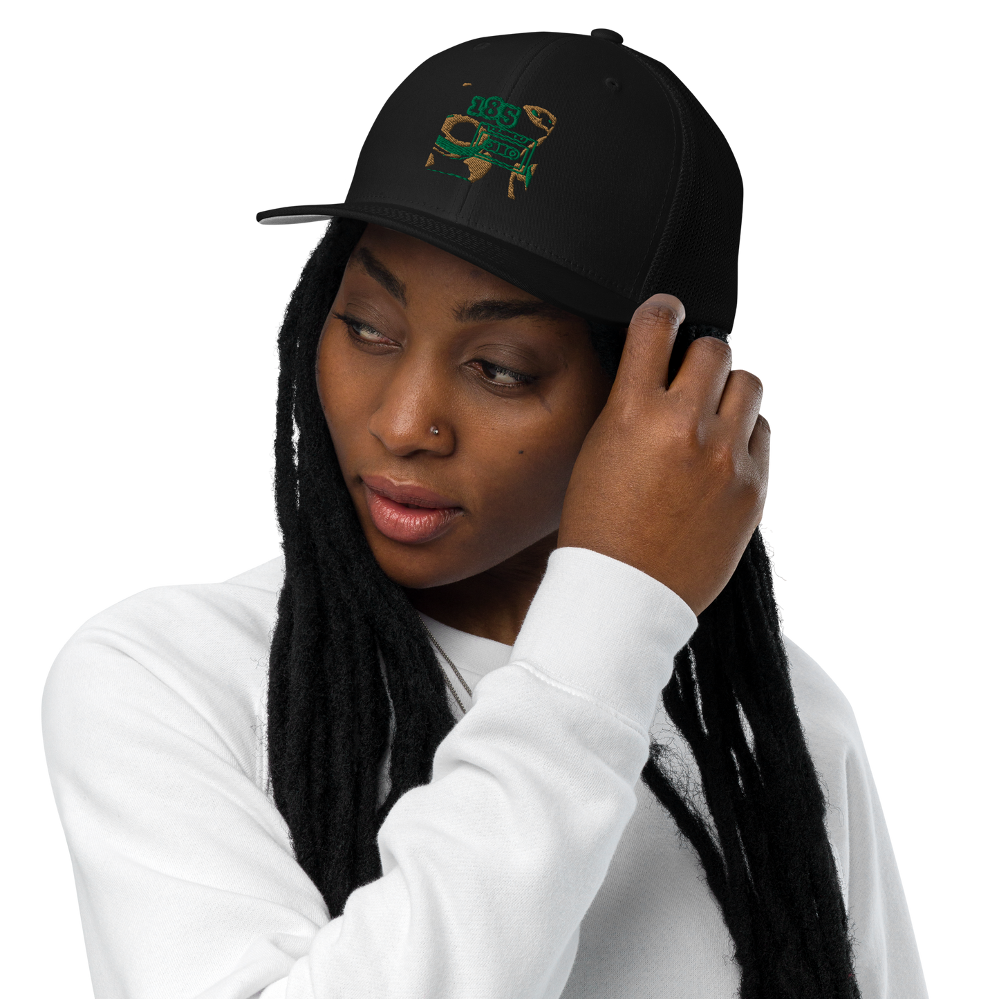 Closed-back trucker cap