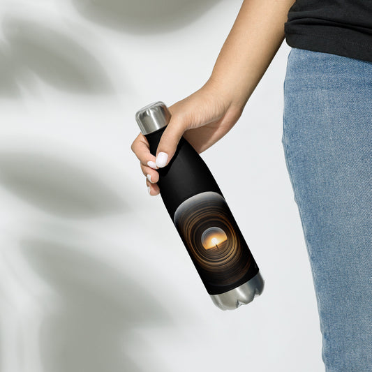 This beats.cali 17-ounce, double-walled stainless steel water bottle is ideal for your daily activities. It will maintain the temperature of your beverage, hot or cold, for hours. Additionally, it has an odour- and leak-proof cap. Place it in your car's cup holder on your way to work, bring it along on hikes, or pack it in your bag for whenever you're thirsty.