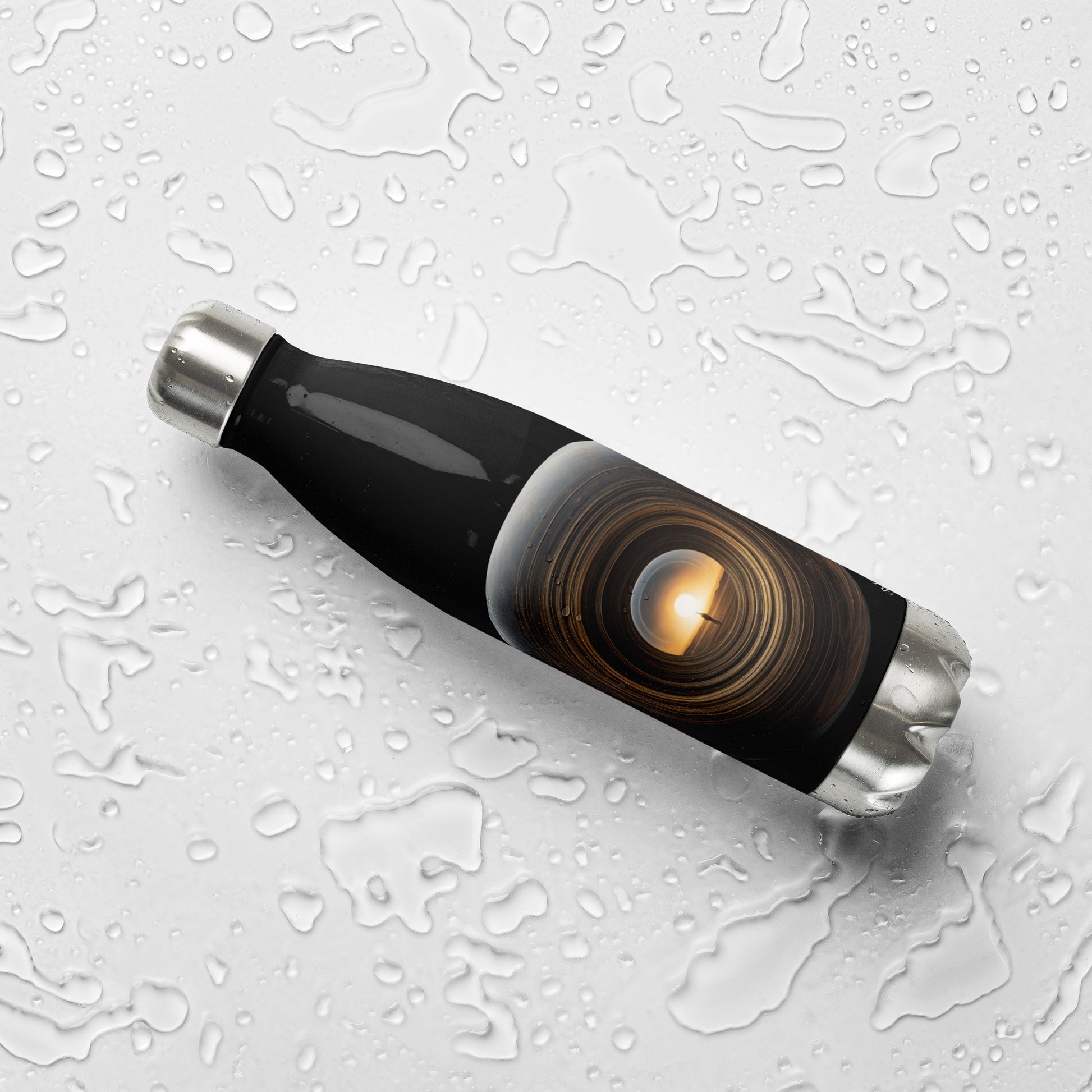 This beats.cali 17-ounce, double-walled stainless steel water bottle is ideal for your daily activities. It will maintain the temperature of your beverage, hot or cold, for hours. Additionally, it has an odour- and leak-proof cap. Place it in your car's cup holder on your way to work, bring it along on hikes, or pack it in your bag for whenever you're thirsty.