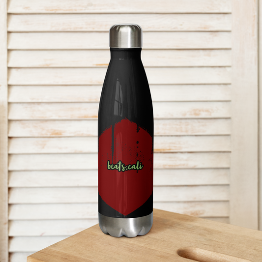  the Beats.Cali 17-ounce stainless steel water bottle, your perfect companion for daily hydration needs. Crafted with high-grade stainless steel and featuring a double-walled design, this bottle keeps your beverages hot or cold for hours. Its odourless and leak-proof cap ensures worry-free use on the go.
